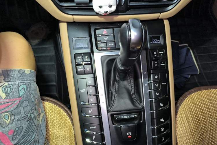 Used Porsche Macan 2018 Macan 2.0T Gear Lever