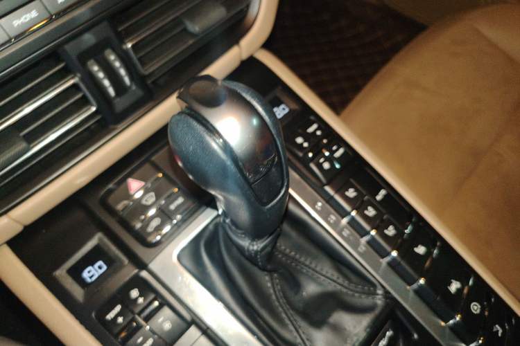 Used Porsche Macan 2018 Macan 2.0T Gear Lever