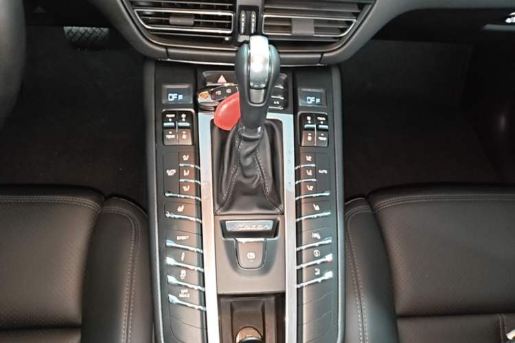 Used Porsche Macan 2018 Macan 2.0T Gear Lever