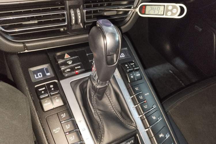 Used Porsche Macan 2018 Macan 2.0T Gear Lever