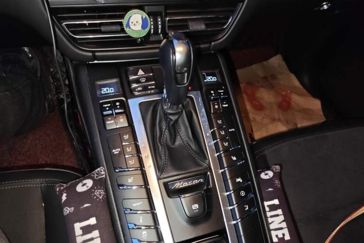 Used Porsche Macan 2018 Macan 2.0T Gear Lever