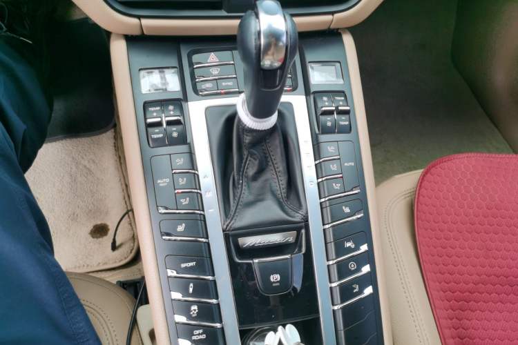 Used Porsche Macan 2018 Macan 2.0T Gear Lever