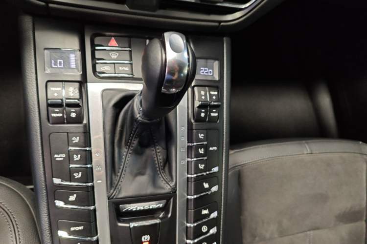 Used Porsche Macan 2018 Macan 2.0T Gear Lever