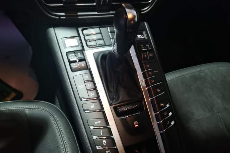 Used Porsche Macan 2018 Macan 2.0T Gear Lever