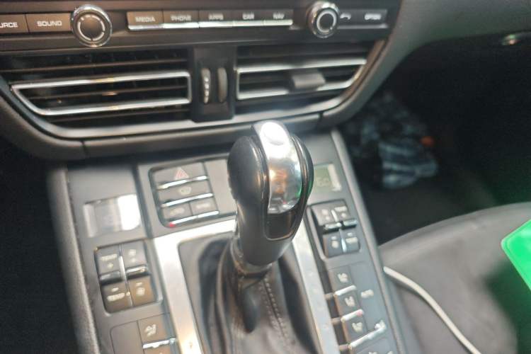 Used Porsche Macan 2018 Macan 2.0T Gear Lever