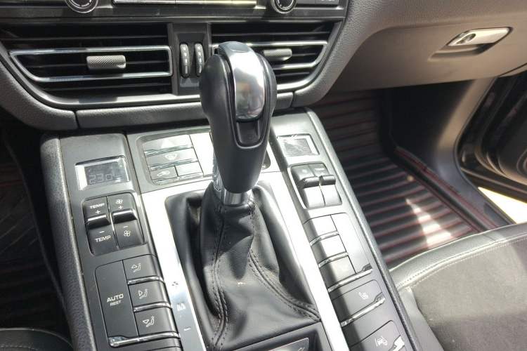 Used Porsche Macan 2018 Macan 2.0T Gear Lever