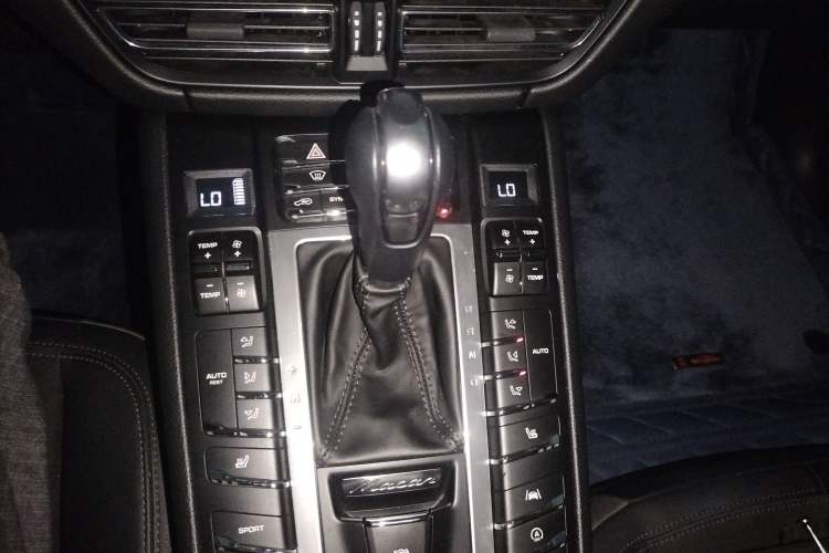 Used Porsche Macan 2018 Macan 2.0T Gear Lever