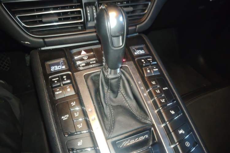 Used Porsche Macan 2018 Macan 2.0T Gear Lever