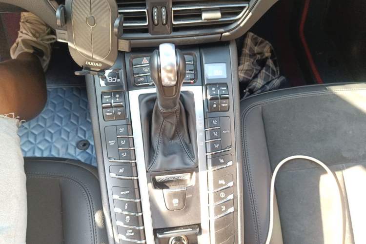 Used Porsche Macan 2018 Macan 2.0T Gear Lever