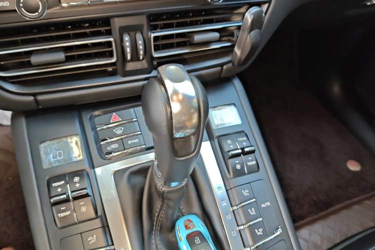 Used Porsche Macan 2018 Macan 2.0T Gear Lever