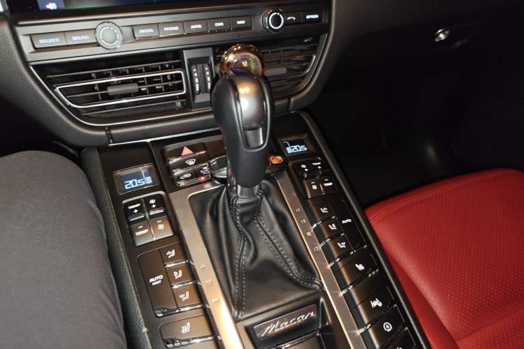 Used Porsche Macan 2018 Macan 2.0T Gear Lever