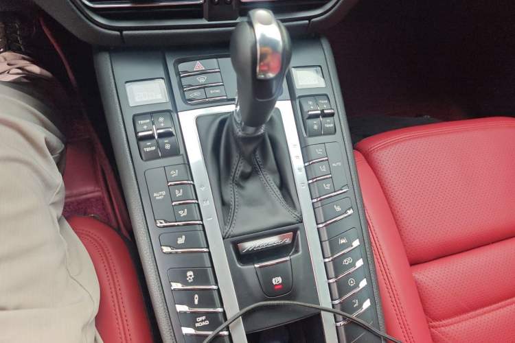 Used Porsche Macan 2018 Macan 2.0T Gear Lever