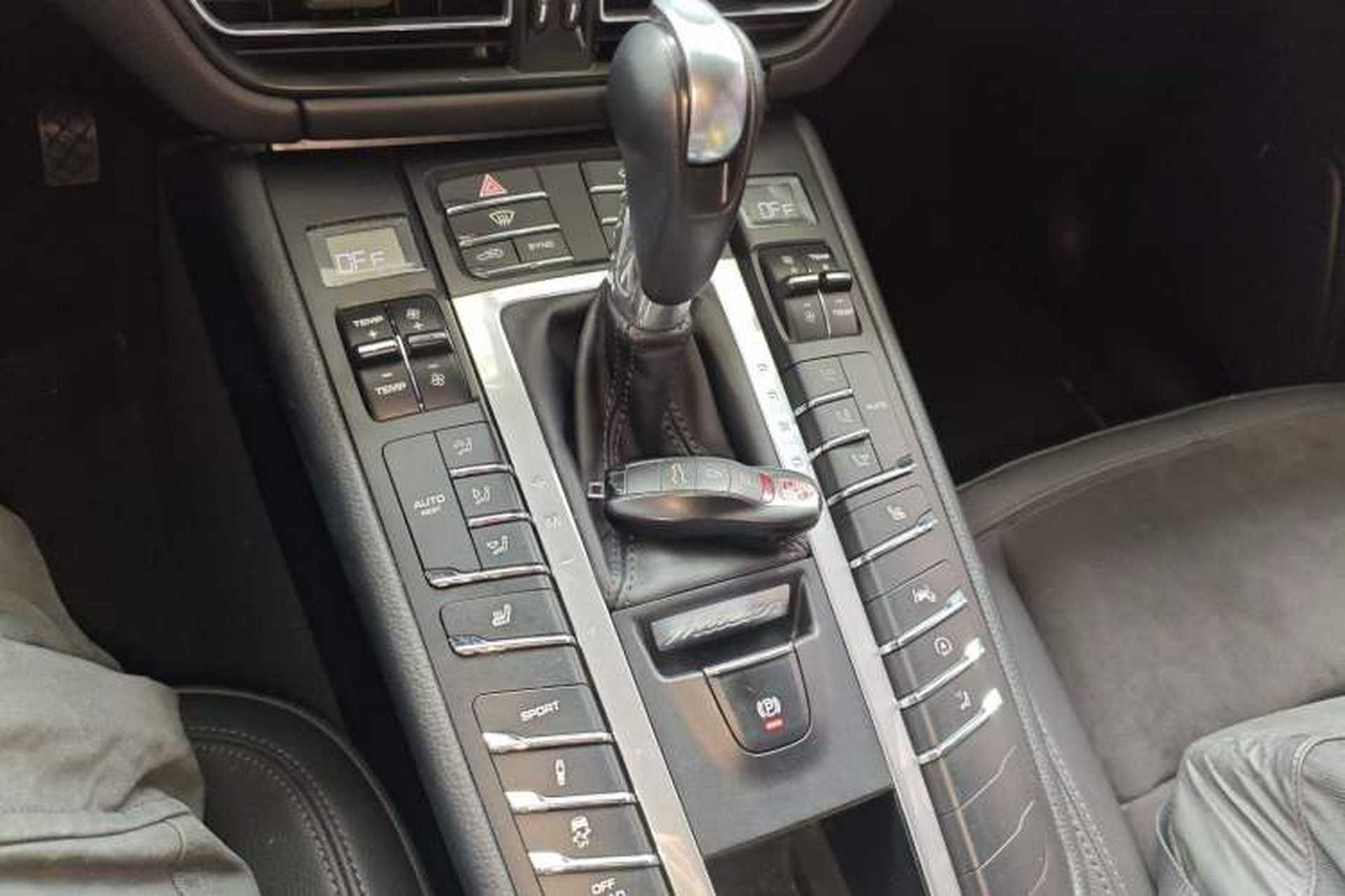 Used Porsche Macan 2018 Macan 2.0T Gear Lever