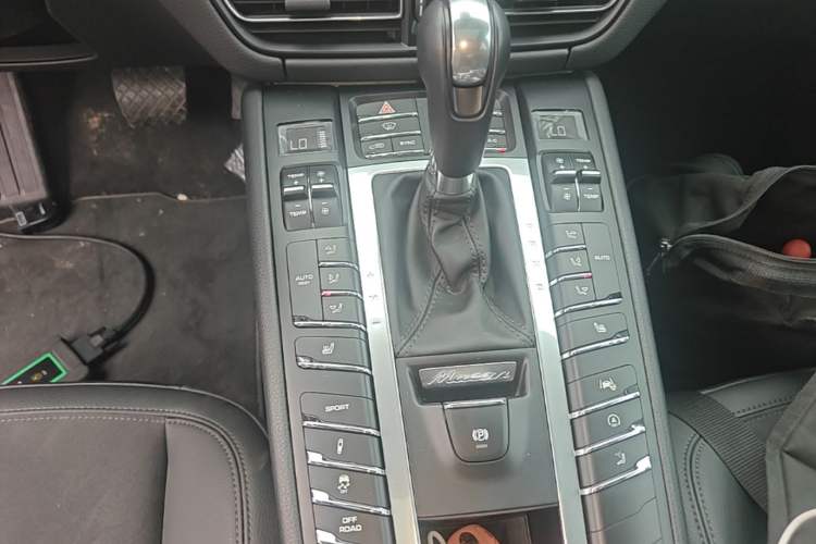 Used Porsche Macan 2018 Macan 2.0T Gear Lever