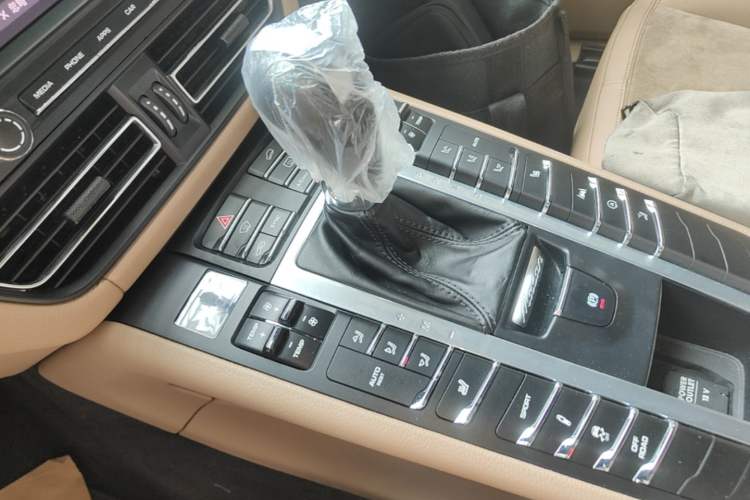 Used Porsche Macan 2018 Macan 2.0T Gear Lever