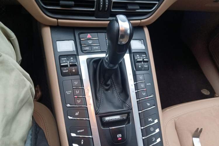 Used Porsche Macan 2018 Macan 2.0T Gear Lever