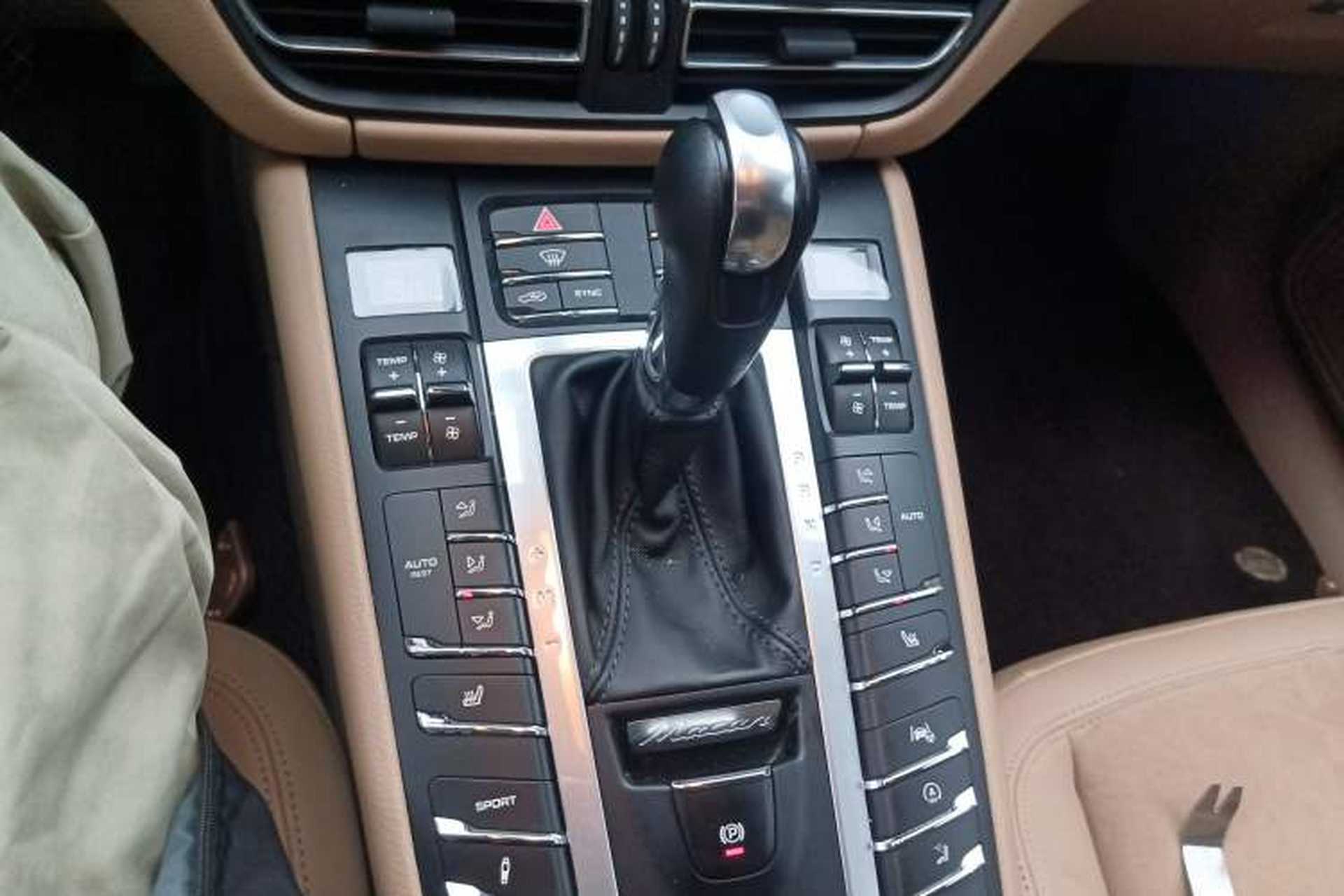 Used Porsche Macan 2018 Macan 2.0T Gear Lever