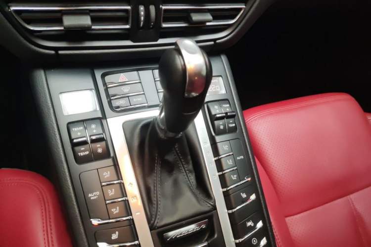 Used Porsche Macan 2018 Macan 2.0T Gear Lever