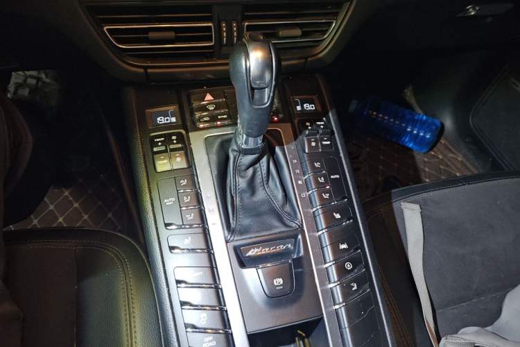 Used Porsche Macan 2018 Macan 2.0T Gear Lever