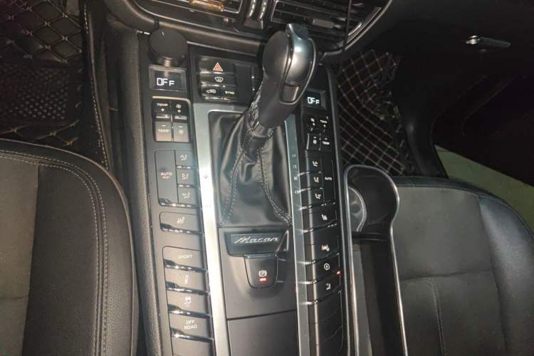 Used Porsche Macan 2018 Macan 2.0T Gear Lever