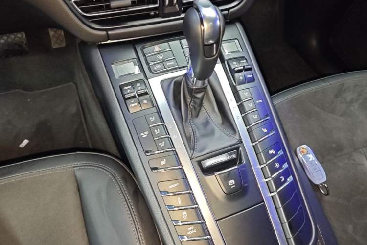Used Porsche Macan 2018 Macan 2.0T Gear Lever