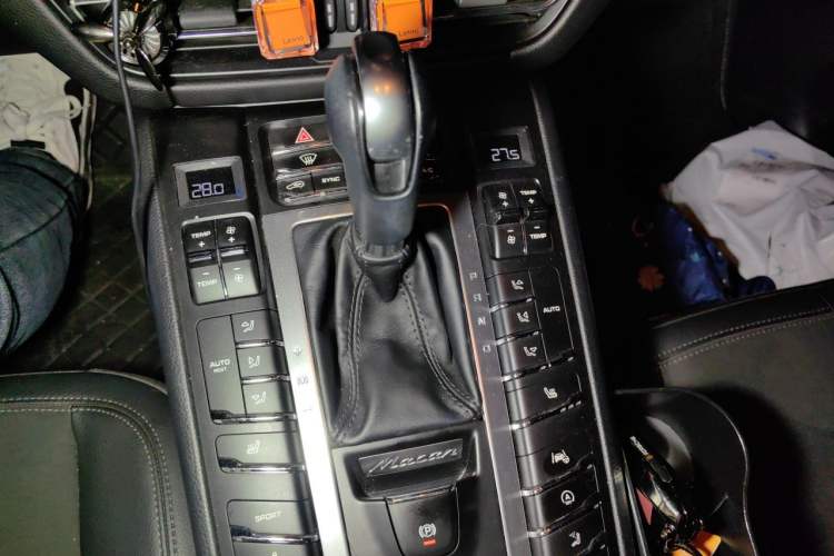 Used Porsche Macan 2018 Macan 2.0T Gear Lever