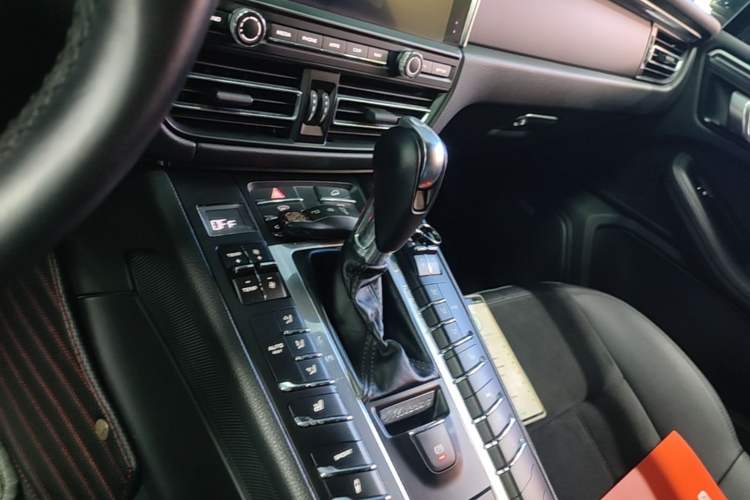 Used Porsche Macan 2018 Macan 2.0T Gear Lever