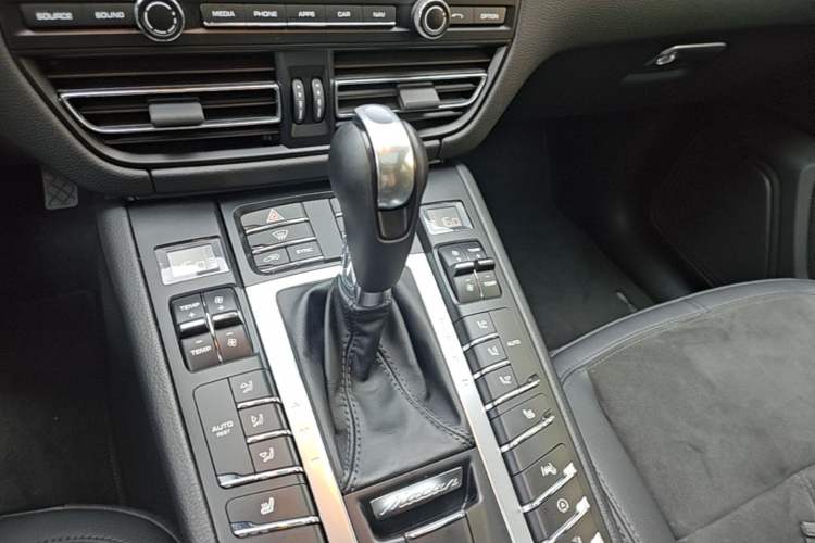 Used Porsche Macan 2018 Macan 2.0T Gear Lever
