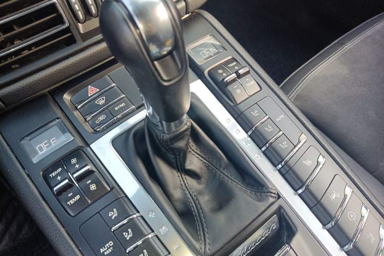 Used Porsche Macan 2018 Macan 2.0T Gear Lever