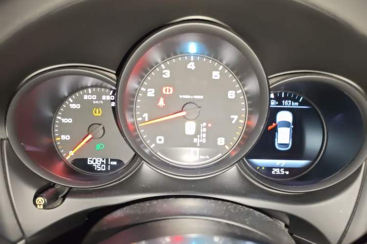 Used Porsche Macan 2018 Macan 2.0T Instrument Cluster