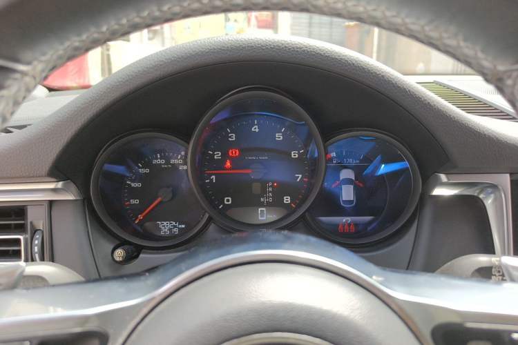 Used Porsche Macan 2018 Macan 2.0T Instrument Cluster