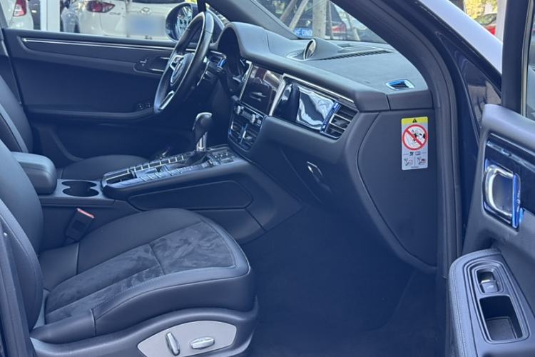 Used Porsche Macan 2018 Macan 2.0T Interior 1