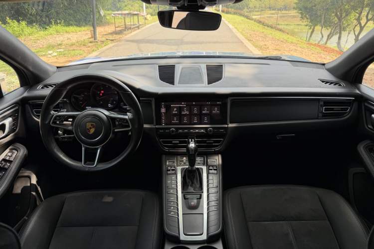 Used Porsche Macan 2018 Macan 2.0T Interior 1