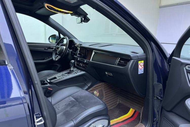 Used Porsche Macan 2018 Macan 2.0T Interior 1