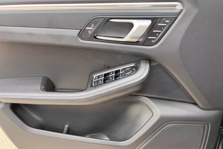 Used Porsche Macan 2018 Macan 2.0T Interior 12
