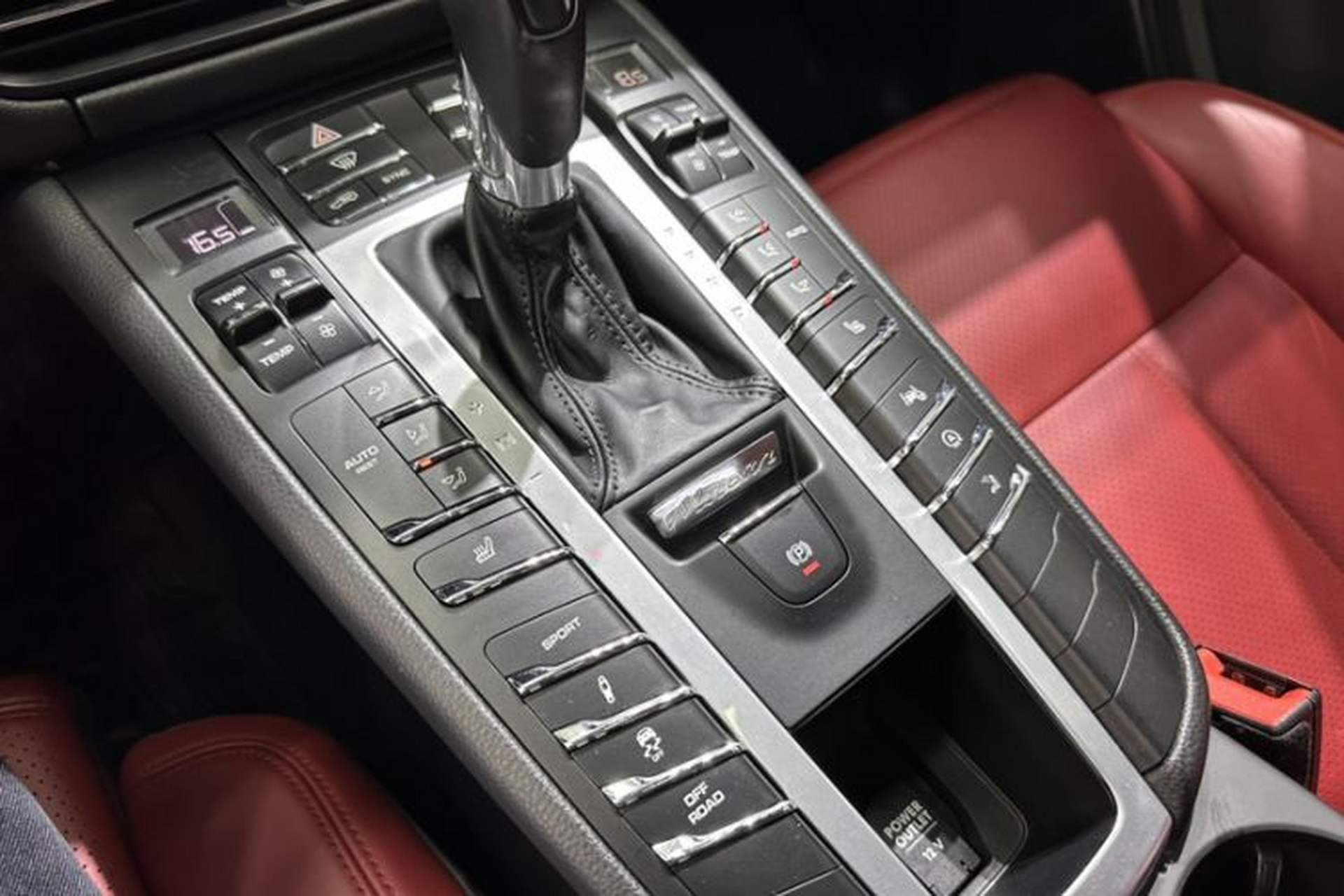 Used Porsche Macan 2018 Macan 2.0T Interior 12