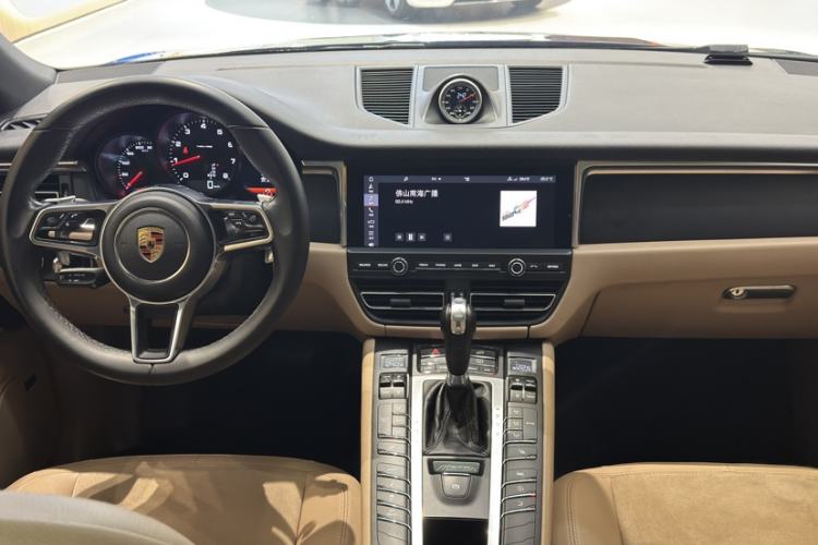 Used Porsche Macan 2018 Macan 2.0T Interior 2