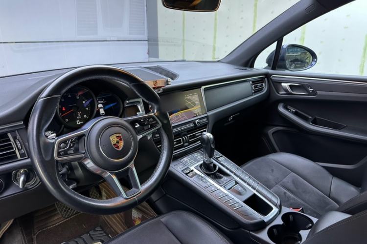 Used Porsche Macan 2018 Macan 2.0T Interior 4