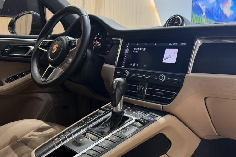 Used Porsche Macan 2018 Macan 2.0T Interior 8