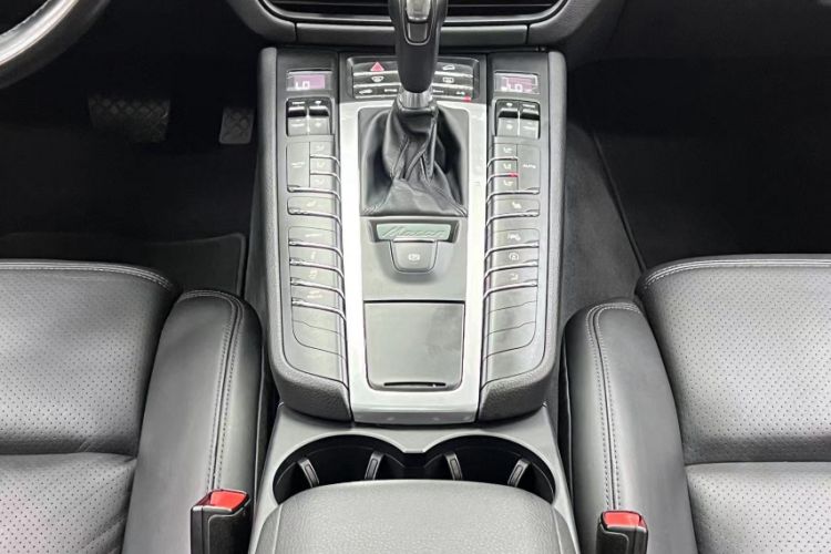 Used Porsche Macan 2018 Macan 2.0T Interior 9