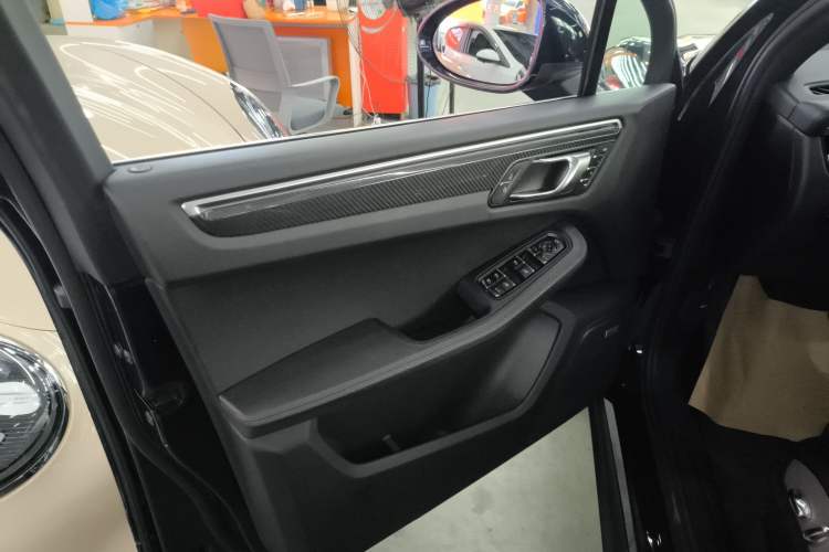 Used Porsche Macan 2018 Macan 2.0T Left Front Door Interior