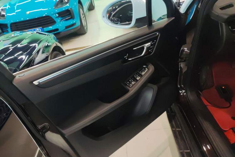 Used Porsche Macan 2018 Macan 2.0T Left Front Door Interior