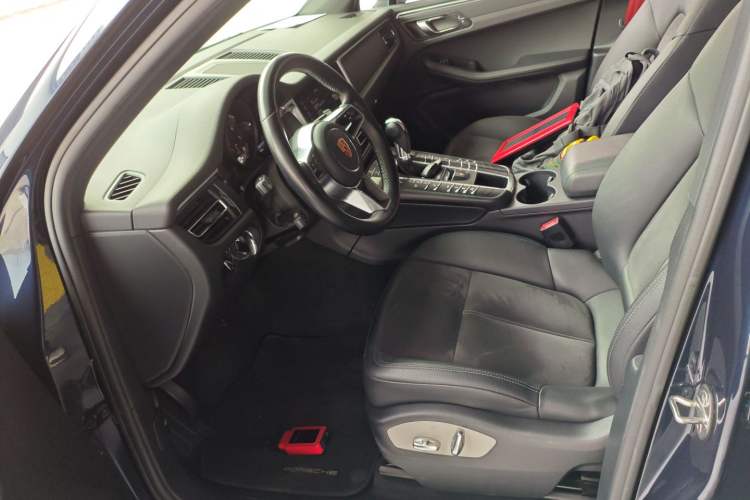 Used Porsche Macan 2018 Macan 2.0T Left Front Seat