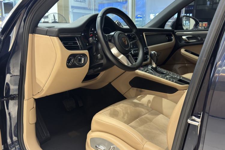 Used Porsche Macan 2018 Macan 2.0T Left Front Seat
