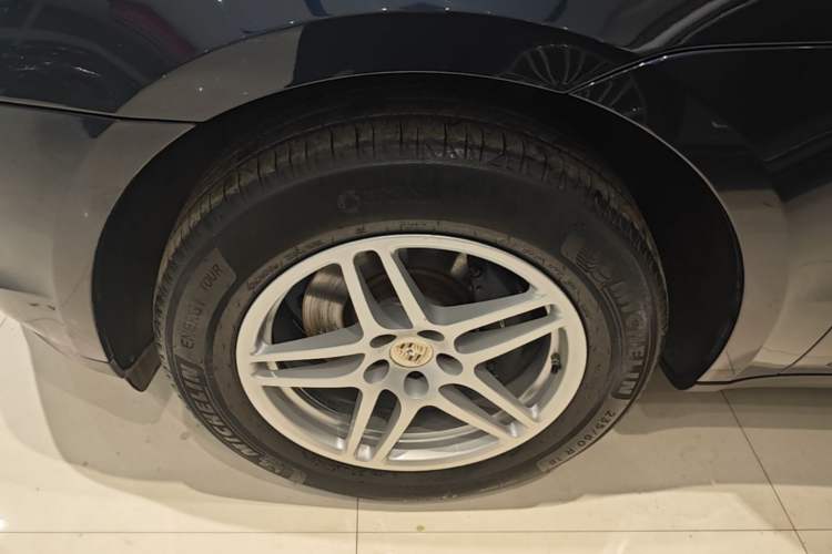 Used Porsche Macan 2018 Macan 2.0T Left Front Wheel Hub