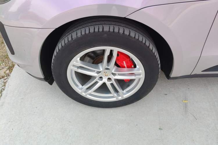Used Porsche Macan 2018 Macan 2.0T Left Front Wheel Hub