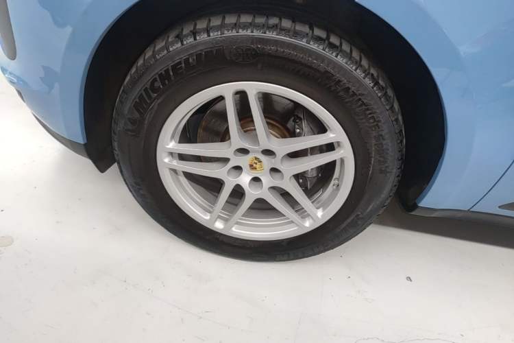 Used Porsche Macan 2018 Macan 2.0T Left Front Wheel Hub