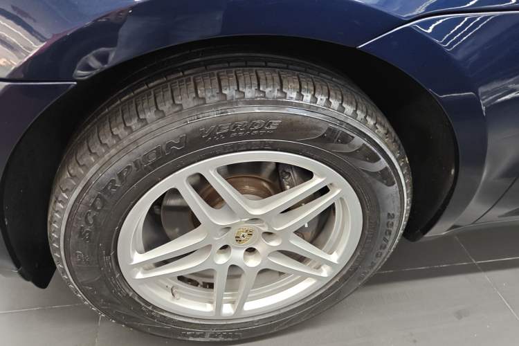 Used Porsche Macan 2018 Macan 2.0T Left Front Wheel Hub