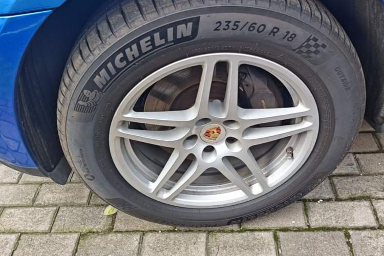 Used Porsche Macan 2018 Macan 2.0T Left Front Wheel Hub
