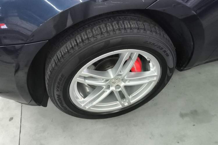 Used Porsche Macan 2018 Macan 2.0T Left Front Wheel Hub